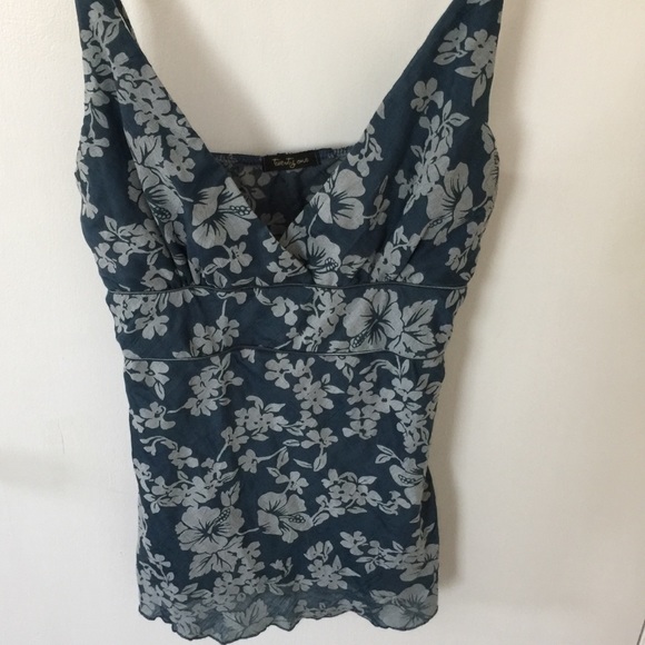 Flowy Floral Tank - Picture 3 of 4